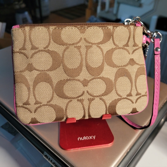 Coach Signature Pink and Tan Canvas Wristlet Vintage Classic - Picture 2 of 11